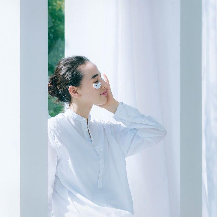 気になる乾燥小じわにおすすめ!エイミー ビューティーアイの使い方を解説します!